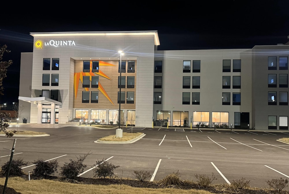 La Quinta Inn & Suites by Wyndham Jackson 27/32