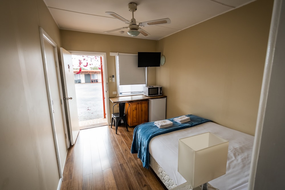 ARDEANAL MOTEL 26/48