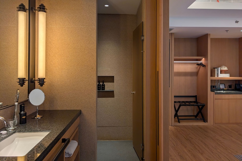 Hotel Tentrem Jakarta 48/50