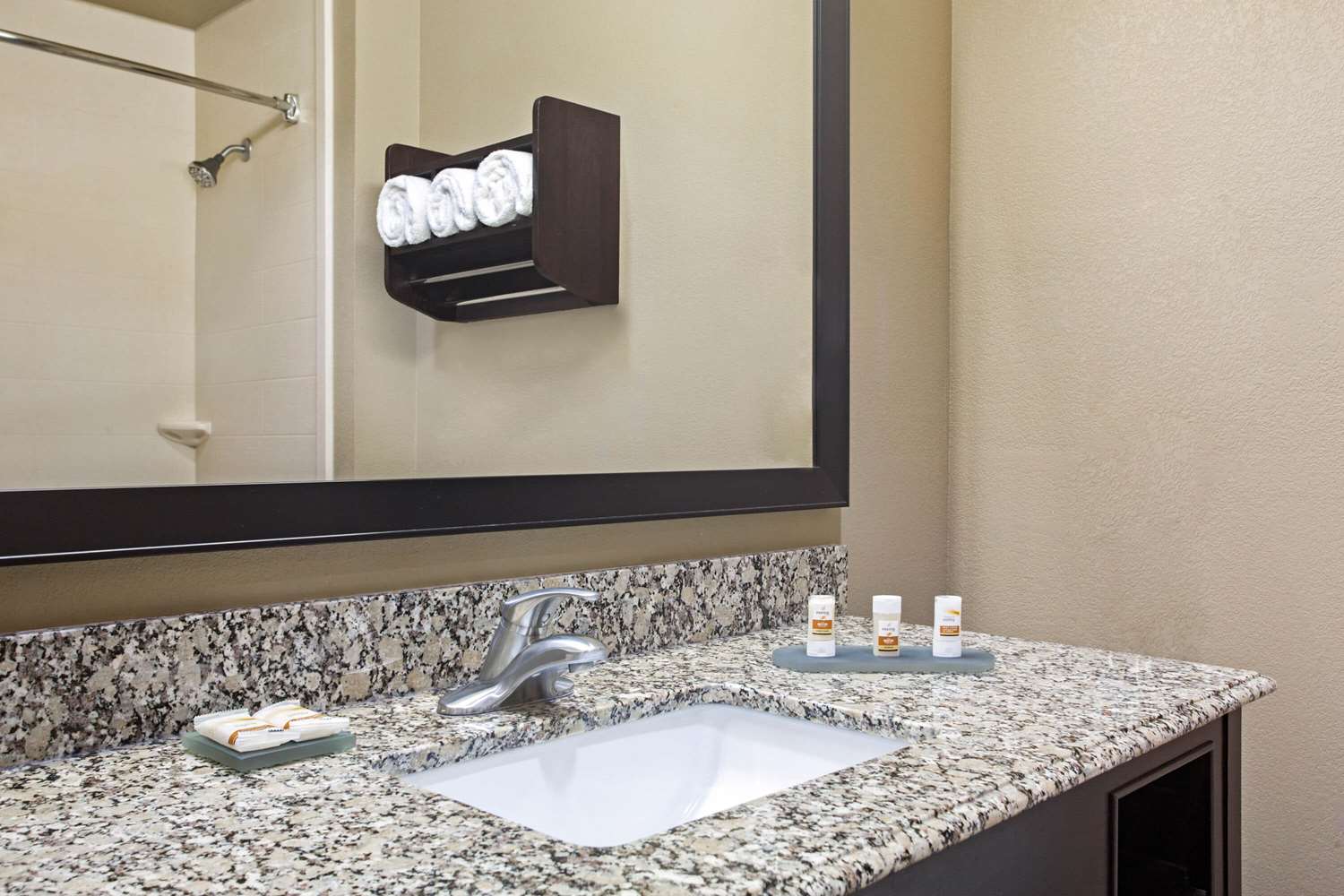 La Quinta Inn Suites Pearsall 55/56