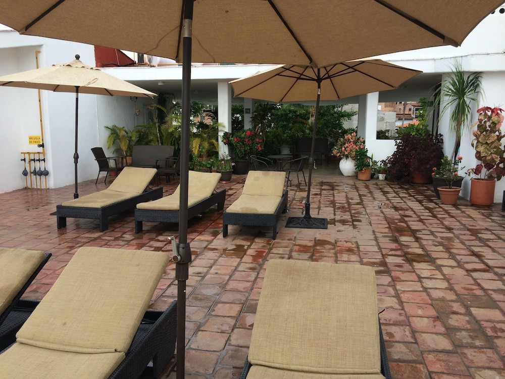 Emperador Vallarta Beachfront Hotel and Suites 56/74