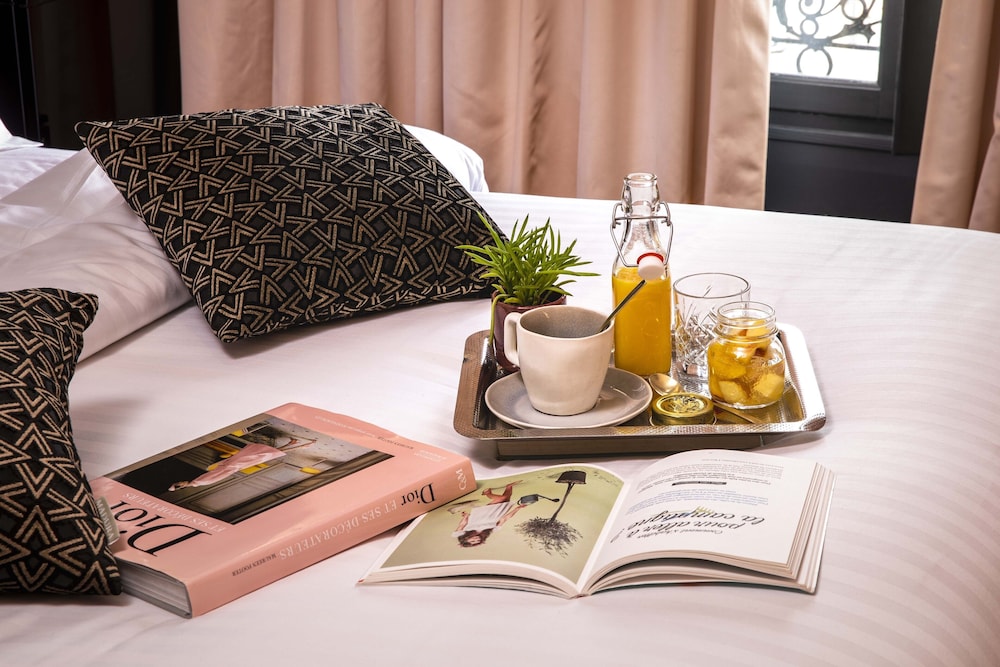 FIRST HOTEL PARIS TOUR EIFFEL 42/48