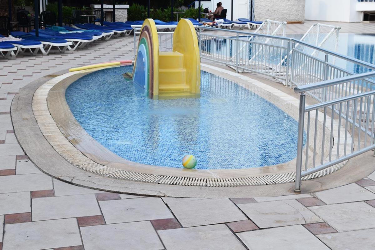 Ares Blue Hotel 14/15
