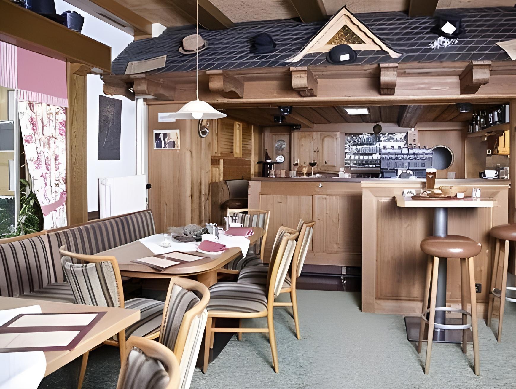 HOTEL SAUERLANDER HOF 14/19