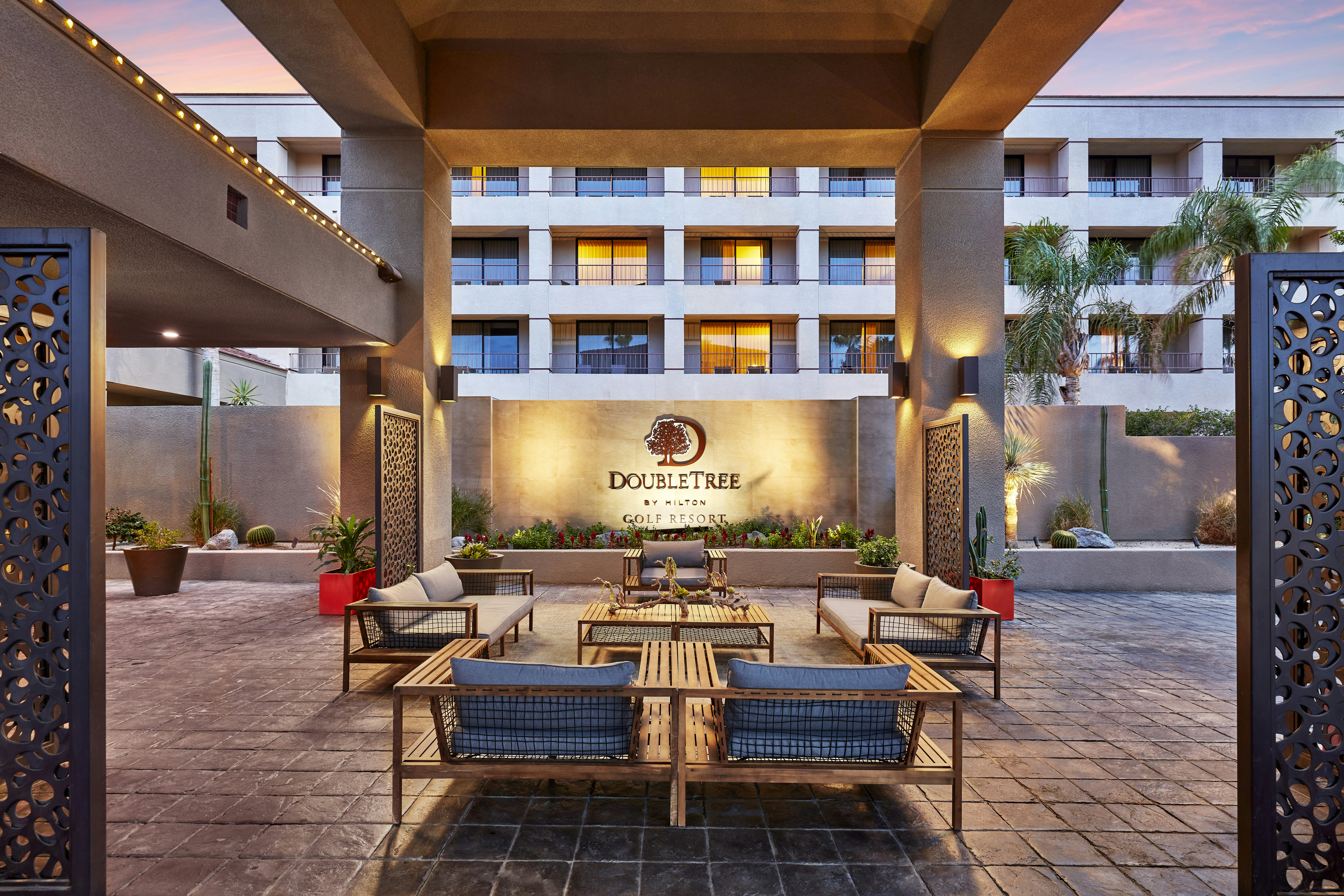 Doubletree By Hilton Golf Resort Palm Springs 38/81