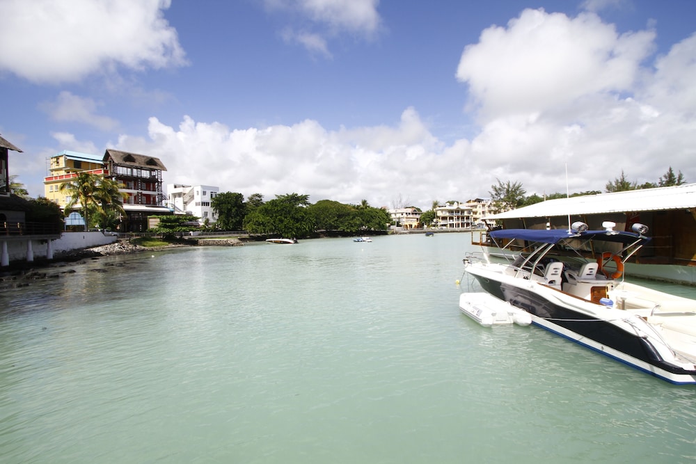 Azure Beach Boutique Hotel 20/22