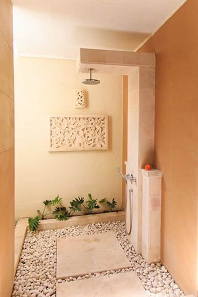Villa Seriska Seminyak Bali 7/50