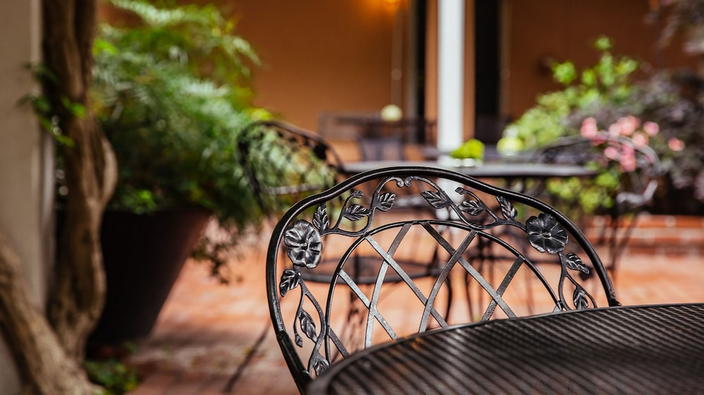 Elliott House Inn 30/40