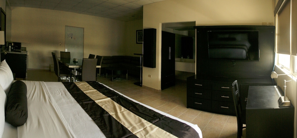 Hotel El Camino Inn and Suites 17/50