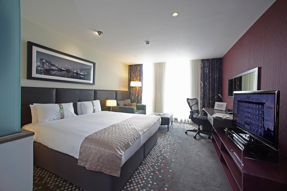 HOLIDAY INN BRISTOL CITY CENTRE 13/55