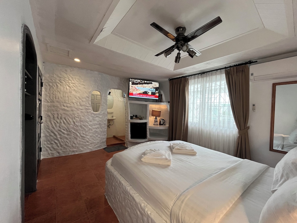 Harrys Steakhouse & Beach Hotel 4/50
