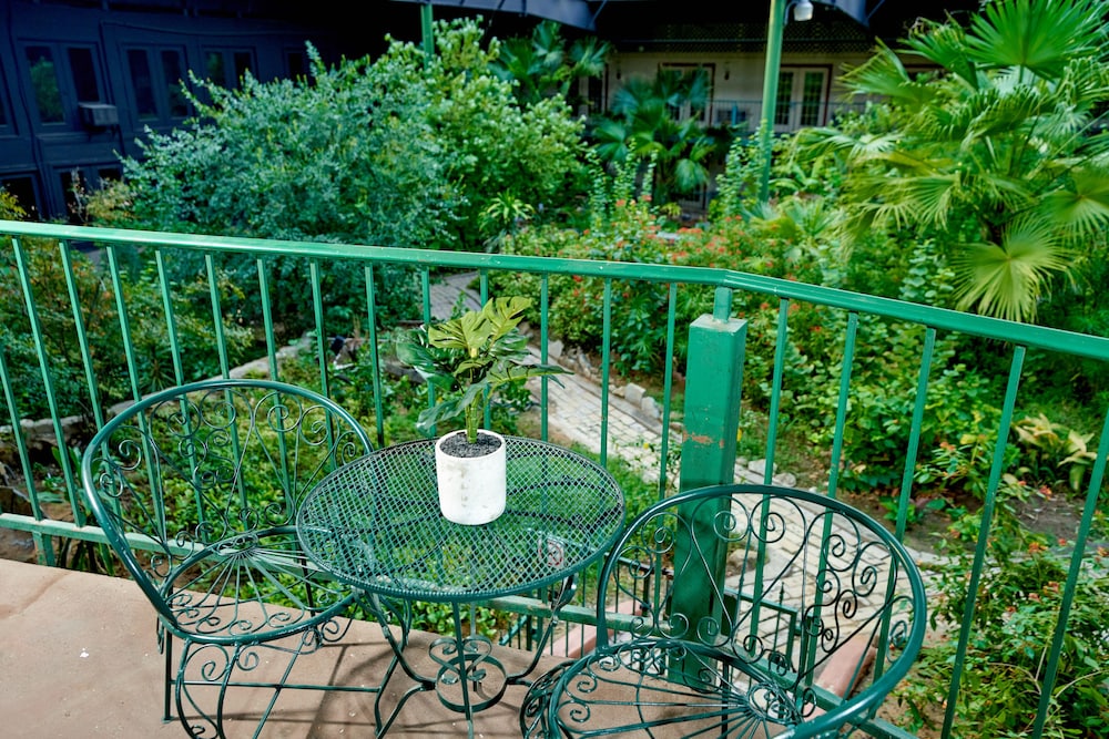 Family Garden Inn Suites 46/50