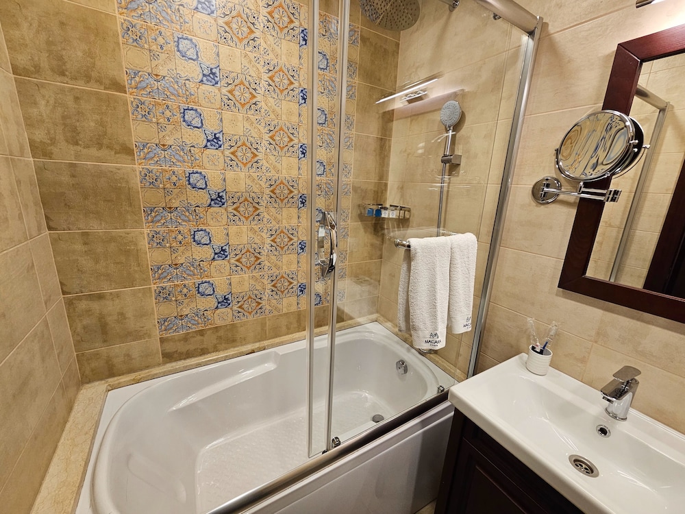 Macara Sheki City Hotel 28/30