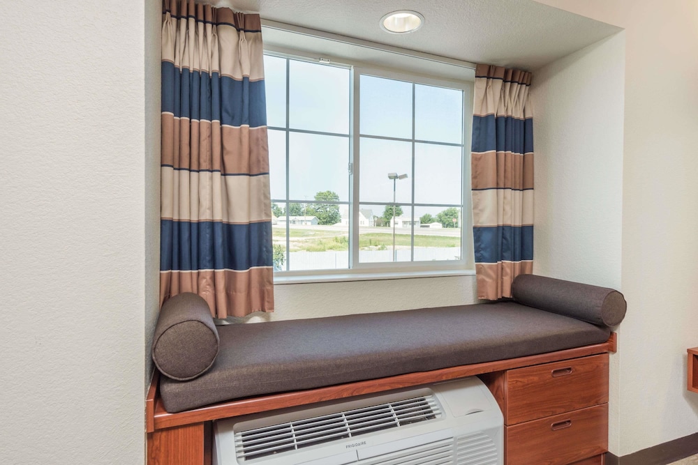 Microtel Inn and Suites by Wyndham Sainte Genevieve 16/25