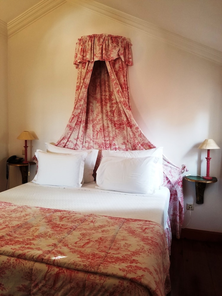 Lawrences Hotel 28/66