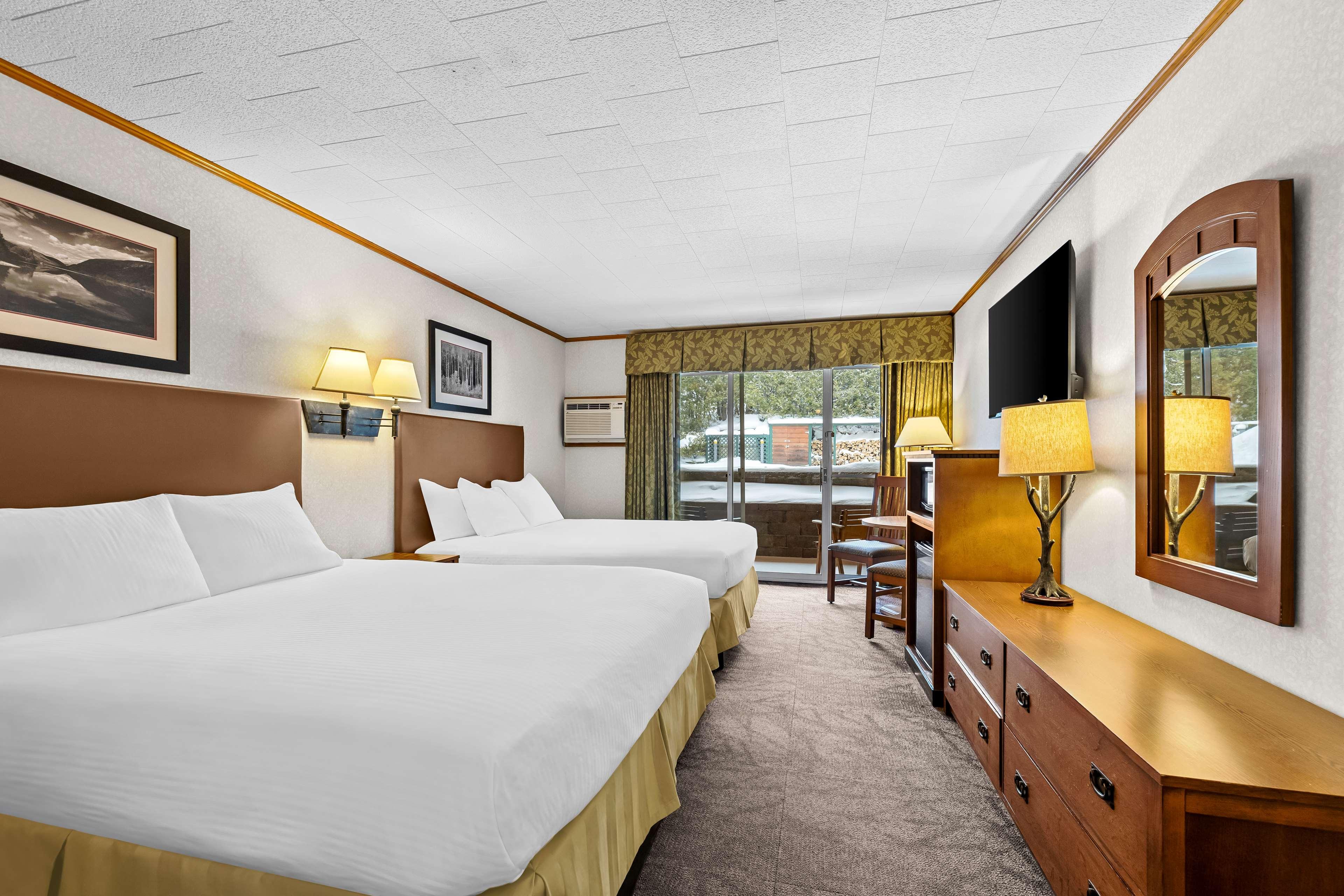 Interior, 2 Queen Beds