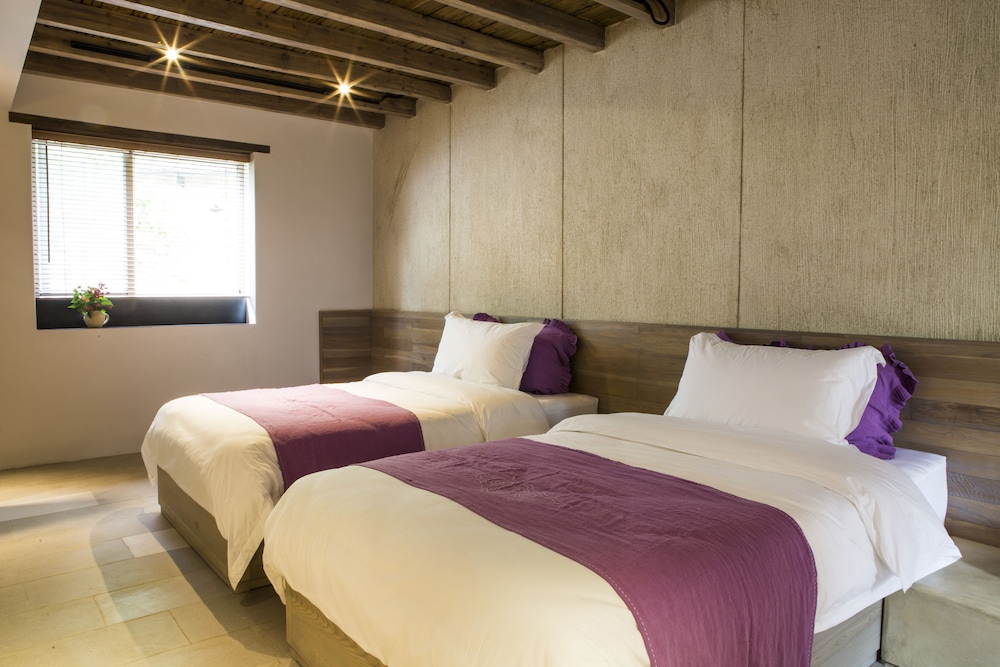 SUPERIOR, TWIN BEDS