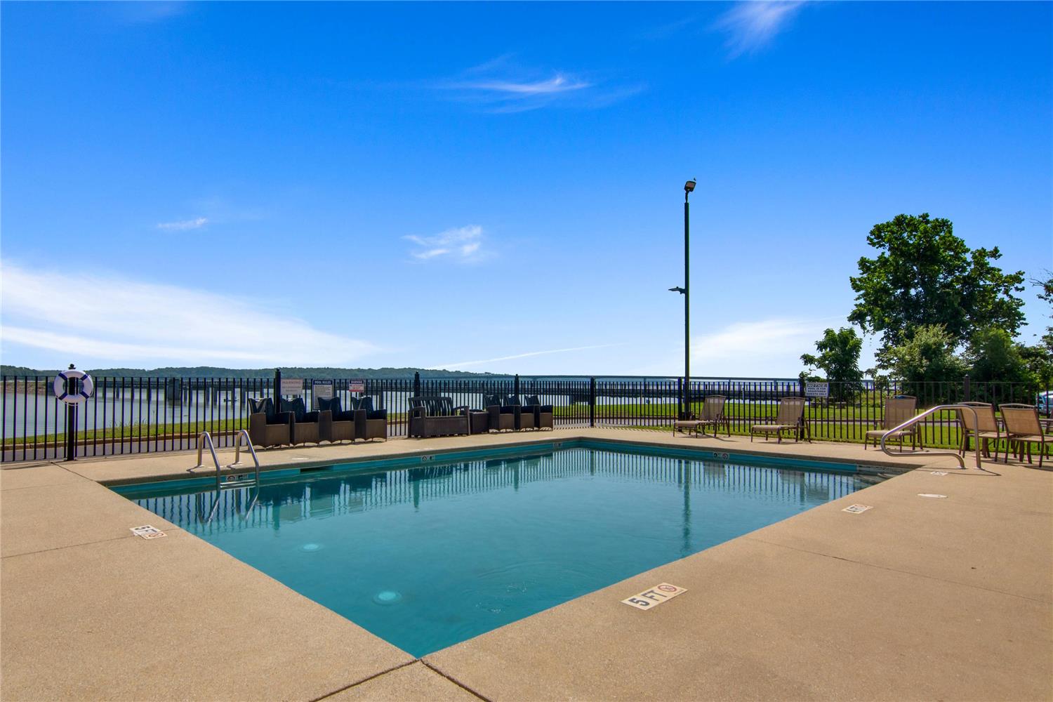 Clarion Pointe on the lake Clarksville-South Hill West 23/25
