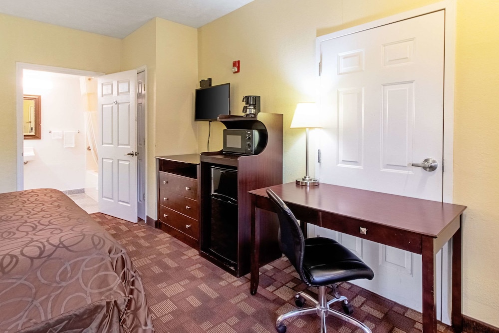 Quality Inn & Suites Dickson TN 46/46