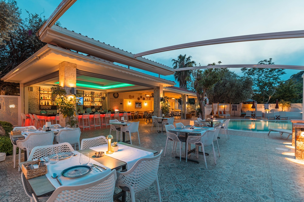 Bronze Hotel - Adults Only 20/32