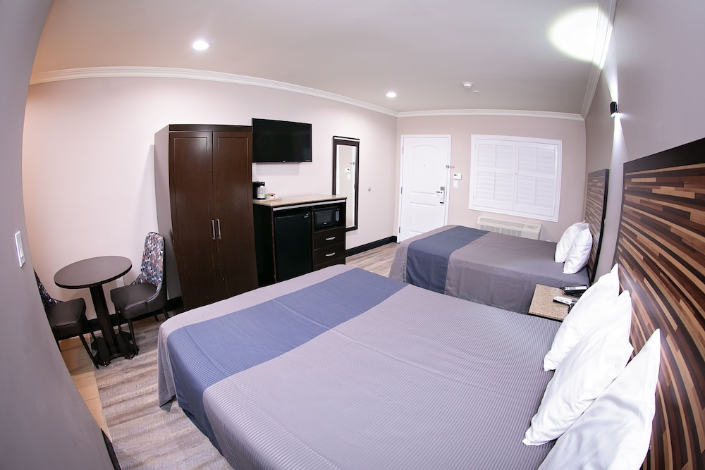 Diamond Bell Inn And Suites 30/54
