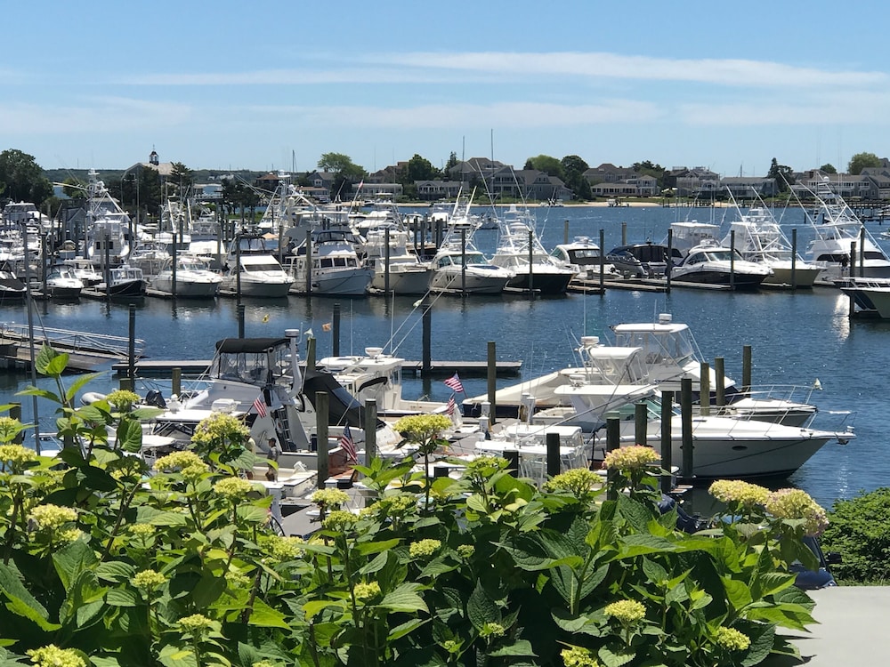 Anchor In Distinctive Waterfront Lodging 52/65