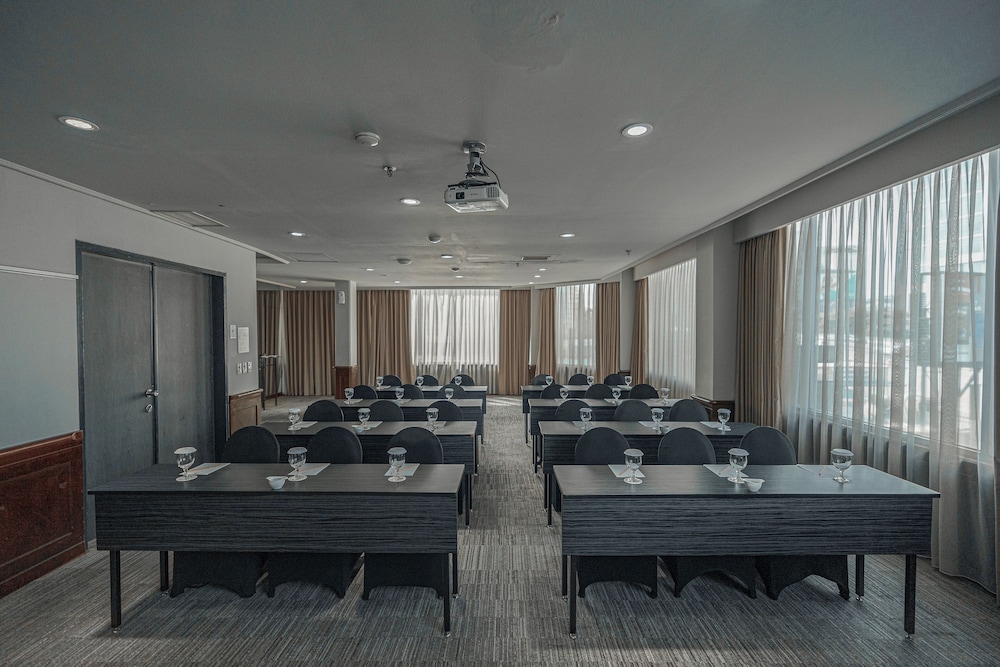 Kimaya Slipi Jakarta by Harris 44/50