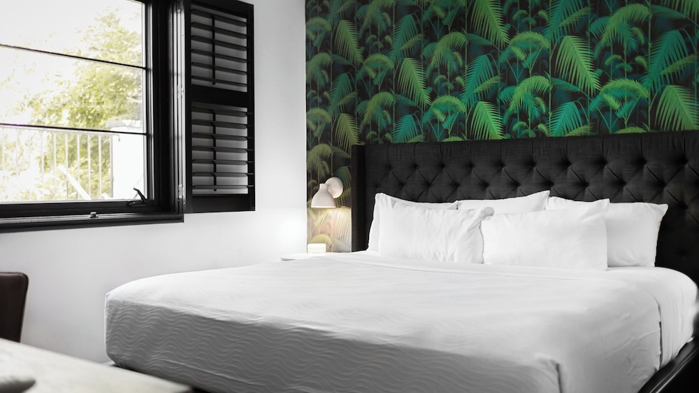 1 BEDROOM, SUITE, KING BED, ACCESSIBLE