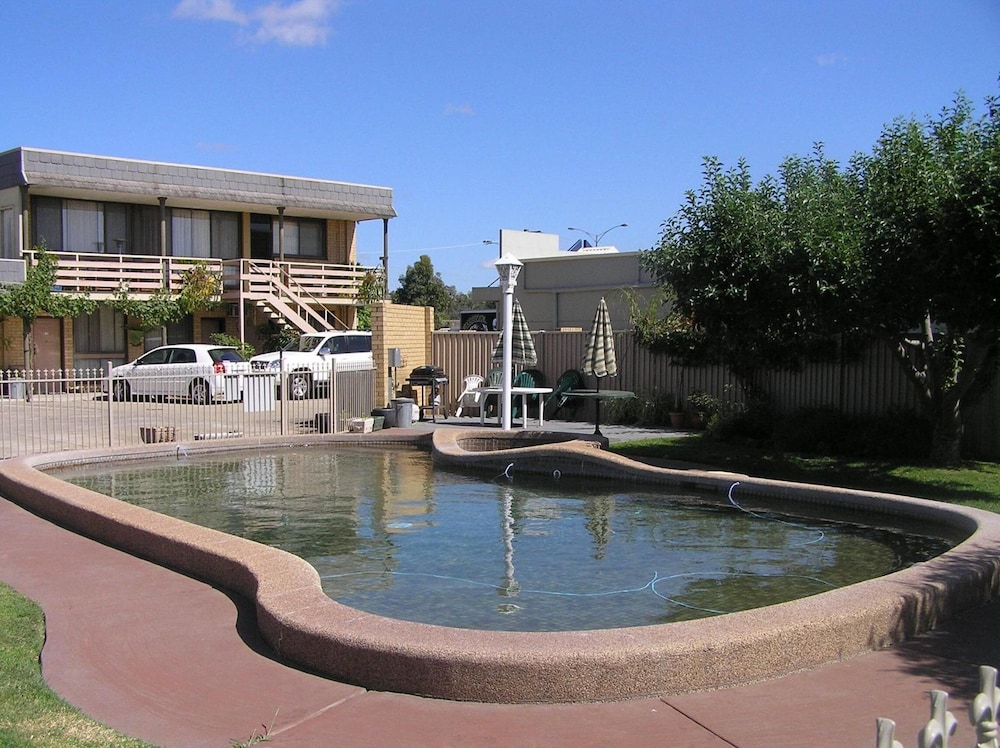Bell Tower Motor Inn 27/32