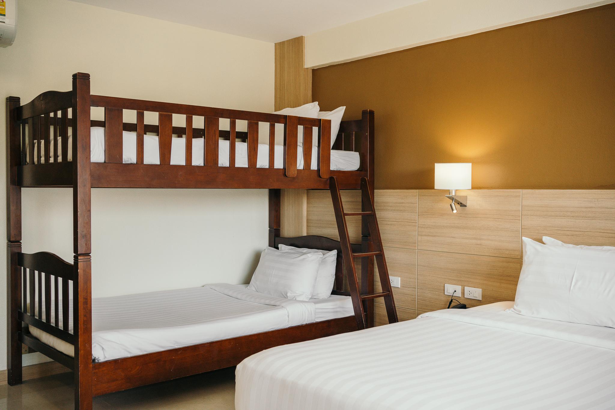 غرفة ديلوكس رباعية بسرير بطابقين وسرير كوين، Aonang Buri Resort 2/3