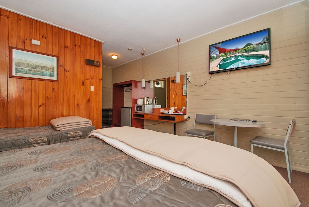 BRIGHT MOTOR INN 19/44