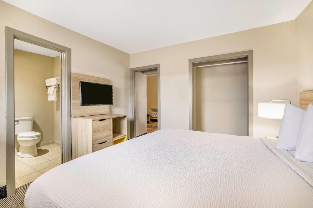 جناح بسرير كينج، Days Inn by Wyndham Cortez 7/9