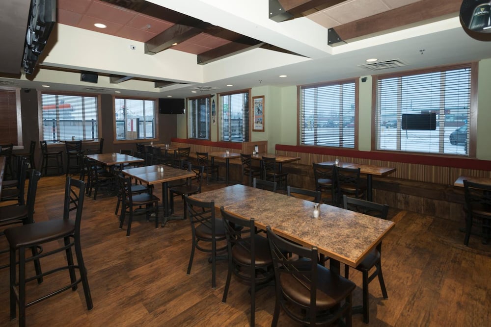 Lakeview Inn & Suites Fort Saskatchewan 21/28