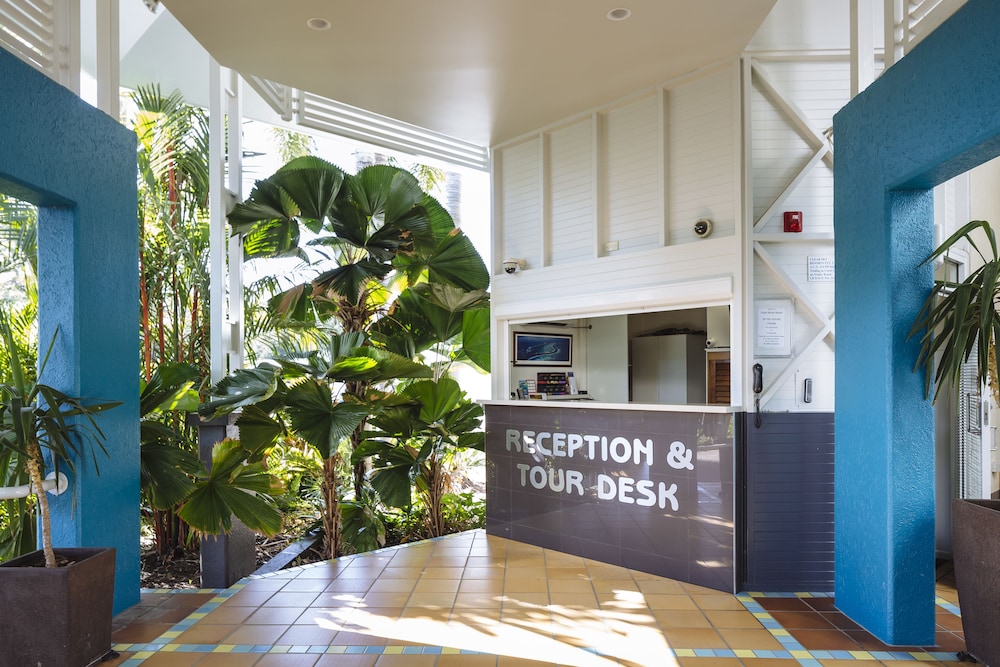 Coral Sands Beachfront Resort 11/59