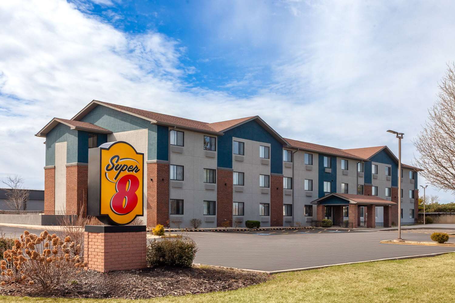 Super 8 By Wyndham Romeoville Bolingbrook 2/18