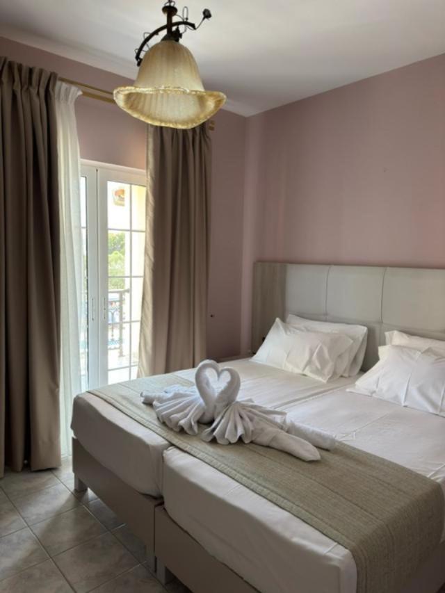 Dream Hotel 22/71
