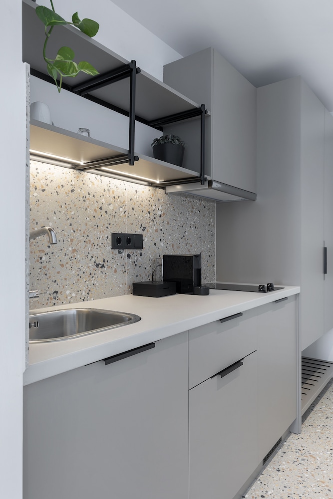 The Athenians Art Apartments 3/50