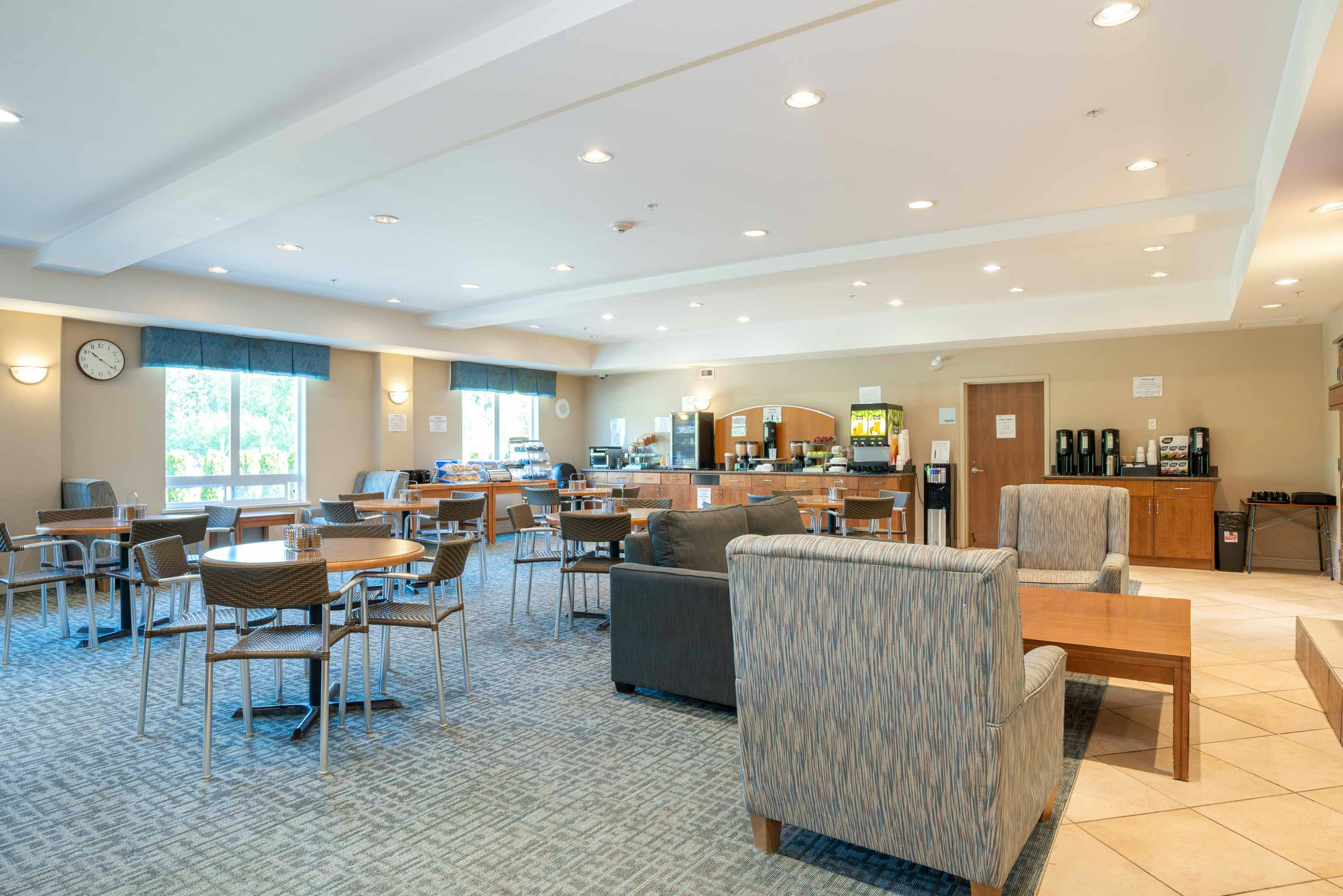 Sandman Hotel Suites Squamish 35/46