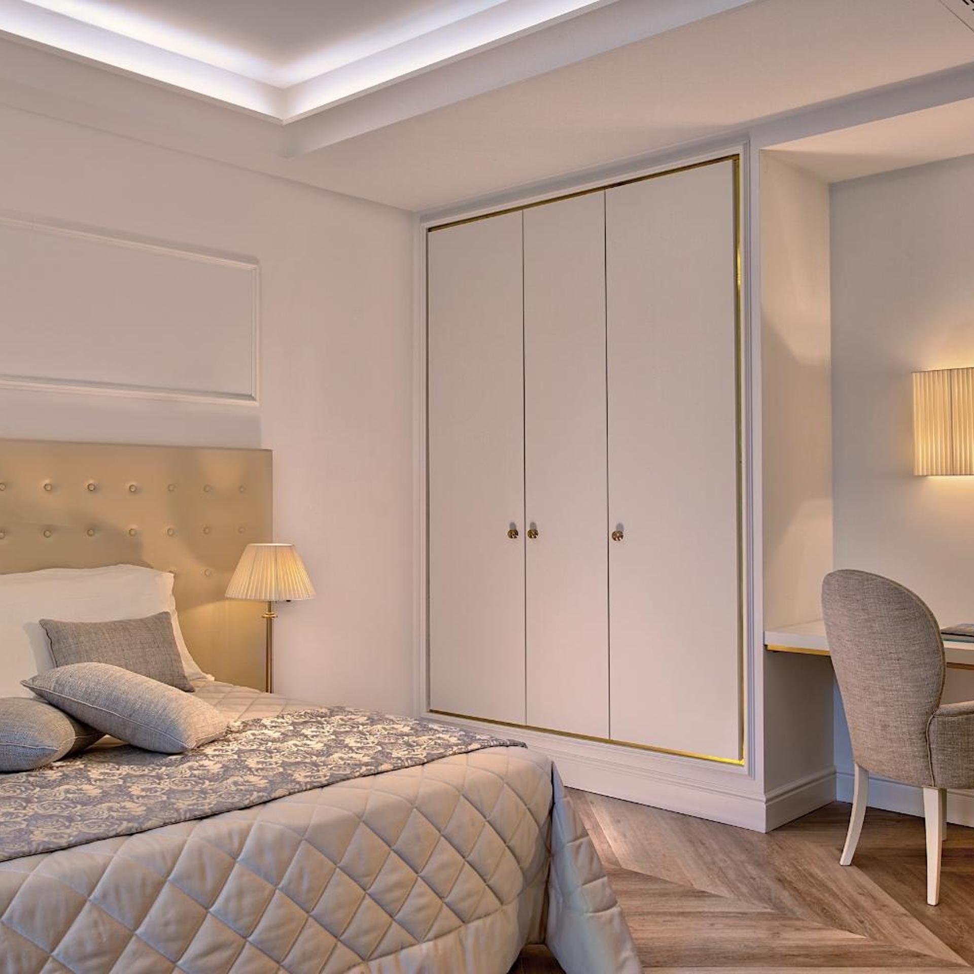 Hotel Eliseo 11/50