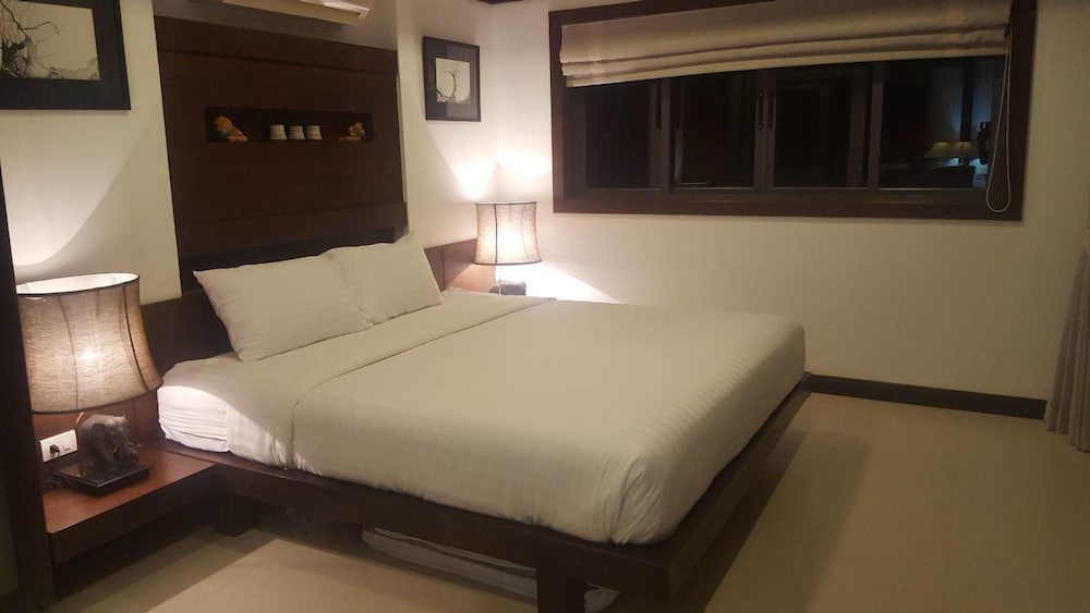 2 BEDROOMS, FAMILY SUITE, POOL VIEW, POOL SIDE