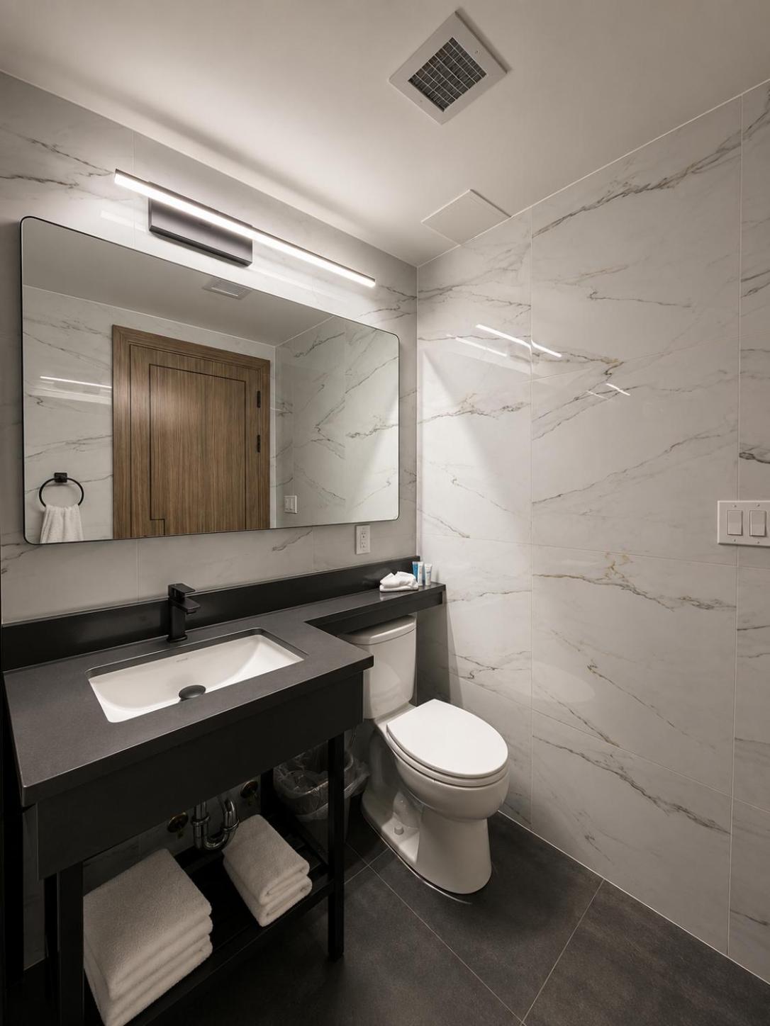 Tremont Hotel Bronx 47/50