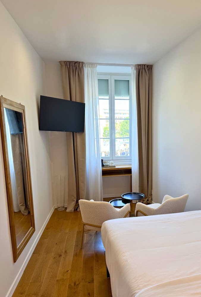 Hotel De La Mer 9/50