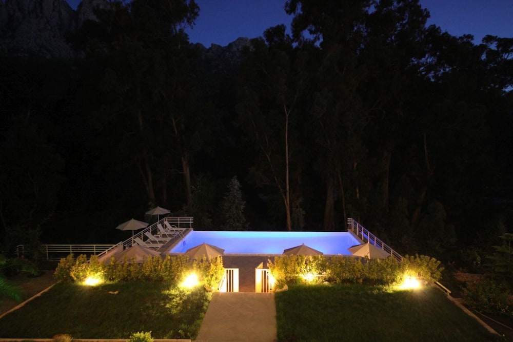 Hotel Costa Rossa 42/47
