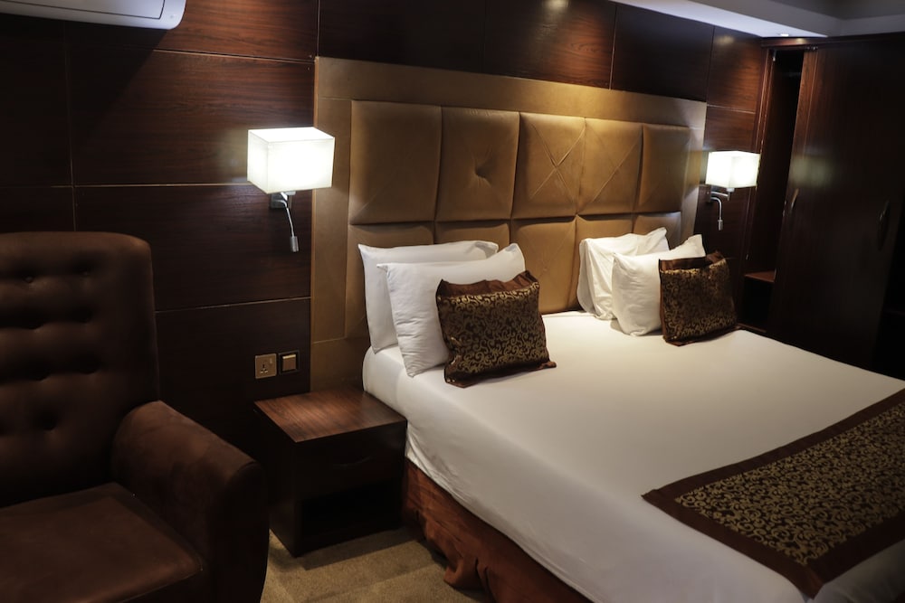 GOLDEN TULIP PORT HARCOURT 62/81