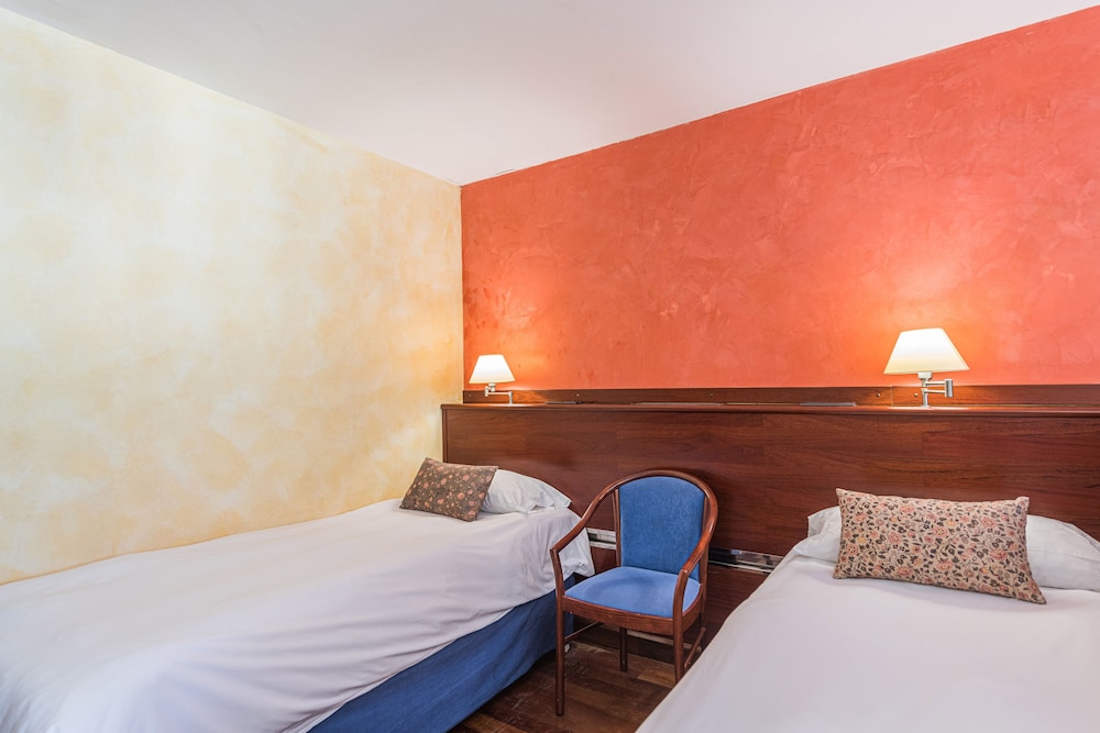 Hotel Coma 11/50