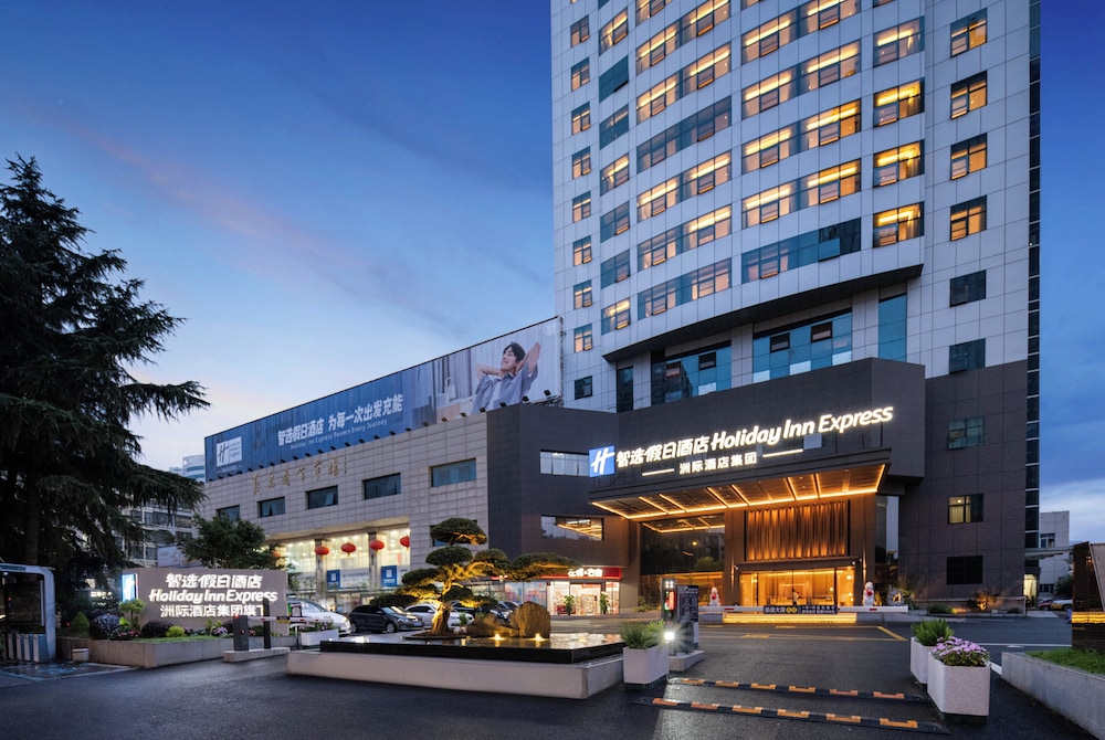 YiWu Zhonglian Kaixin Hotel 68/75