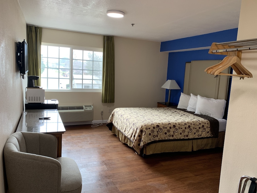 Standard, Queen Bed, Accessible