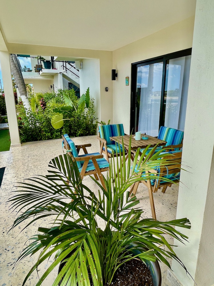 The Vistalmar Ocean View Apartments 27/50