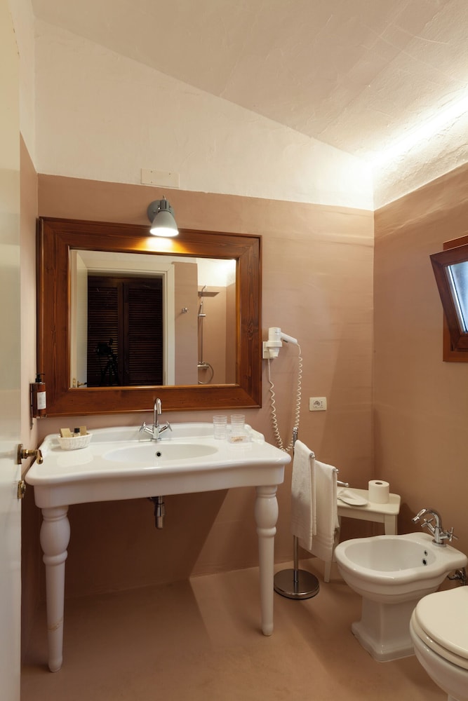 Nora Club Hotel and Spa 56/60
