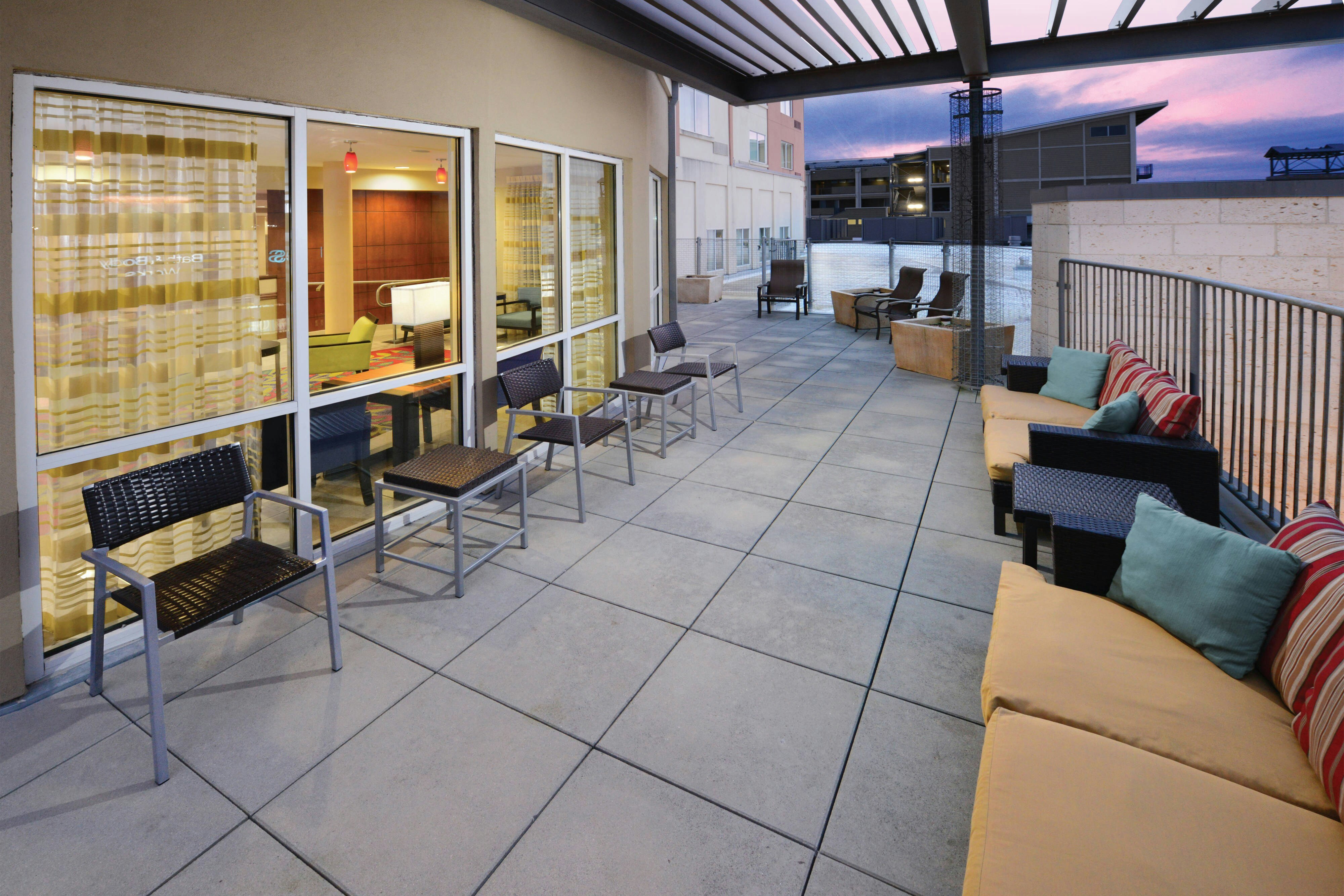 Courtyard Houston Pearland 15/23